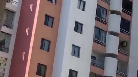 Increíble este hombre se aventó después de a ver aventado a su mujer por celos 😱😱