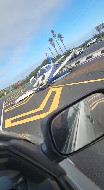 Light aircraft crash-lands between Stellenbosch and Strand