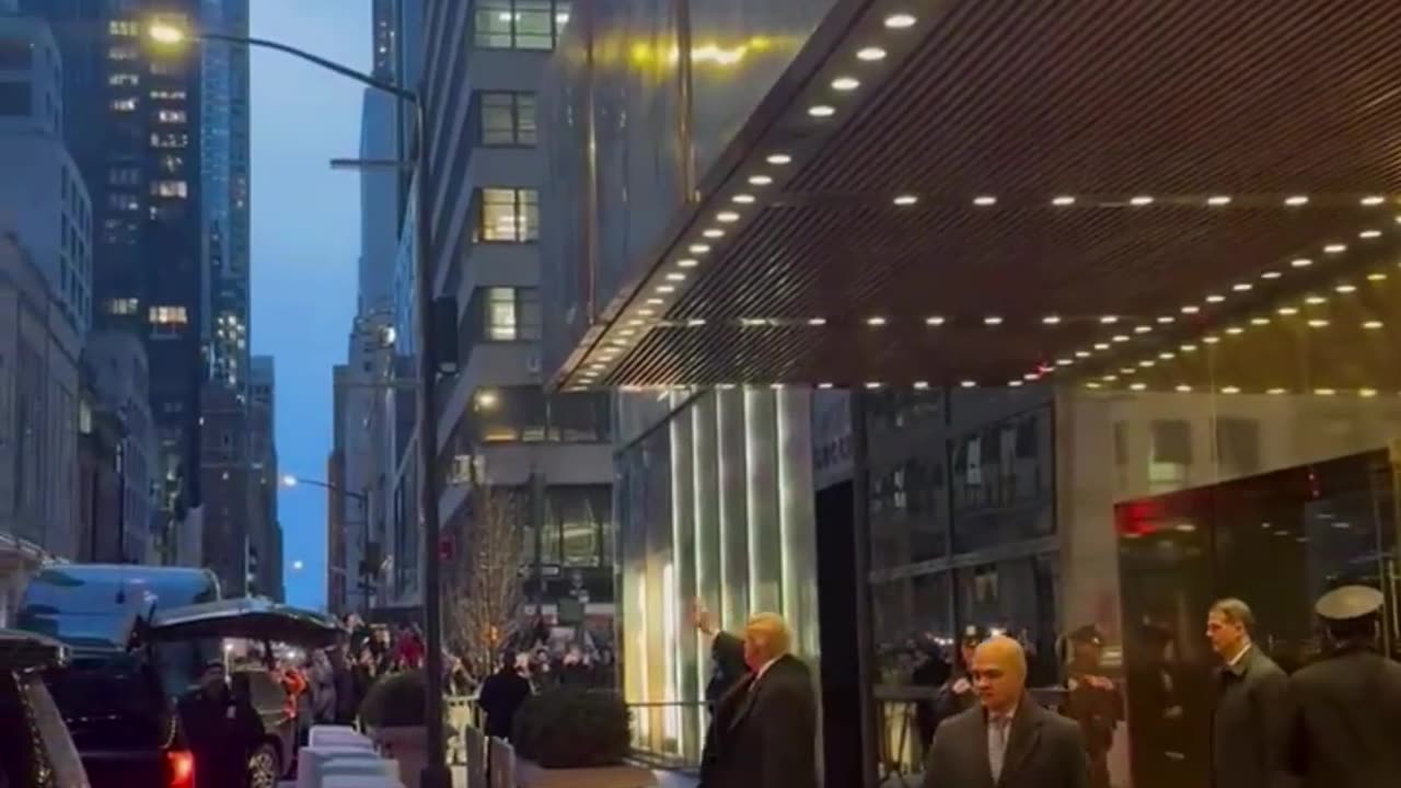Donald Trump departs Trump Tower NYC en route to speak in New Hampshire!