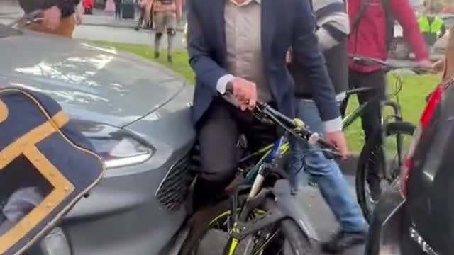 Indignación por conductor que atropelló a ciclista