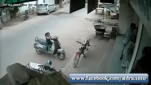 Girl fall down from bike