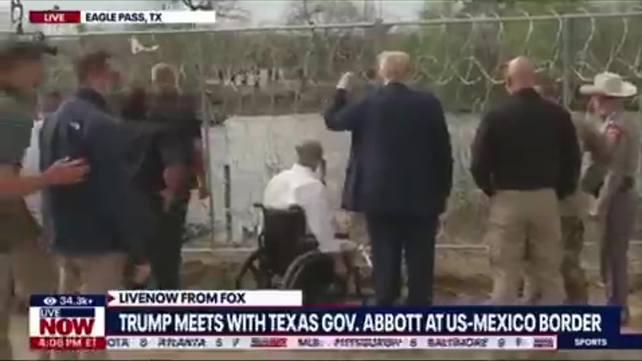 Trump greets Mexicans who are on the other side of the border