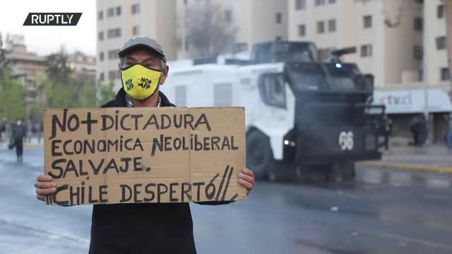 Chile: Water cannons deployed on protesters rallying against Pinera Pandora Papers' revelations