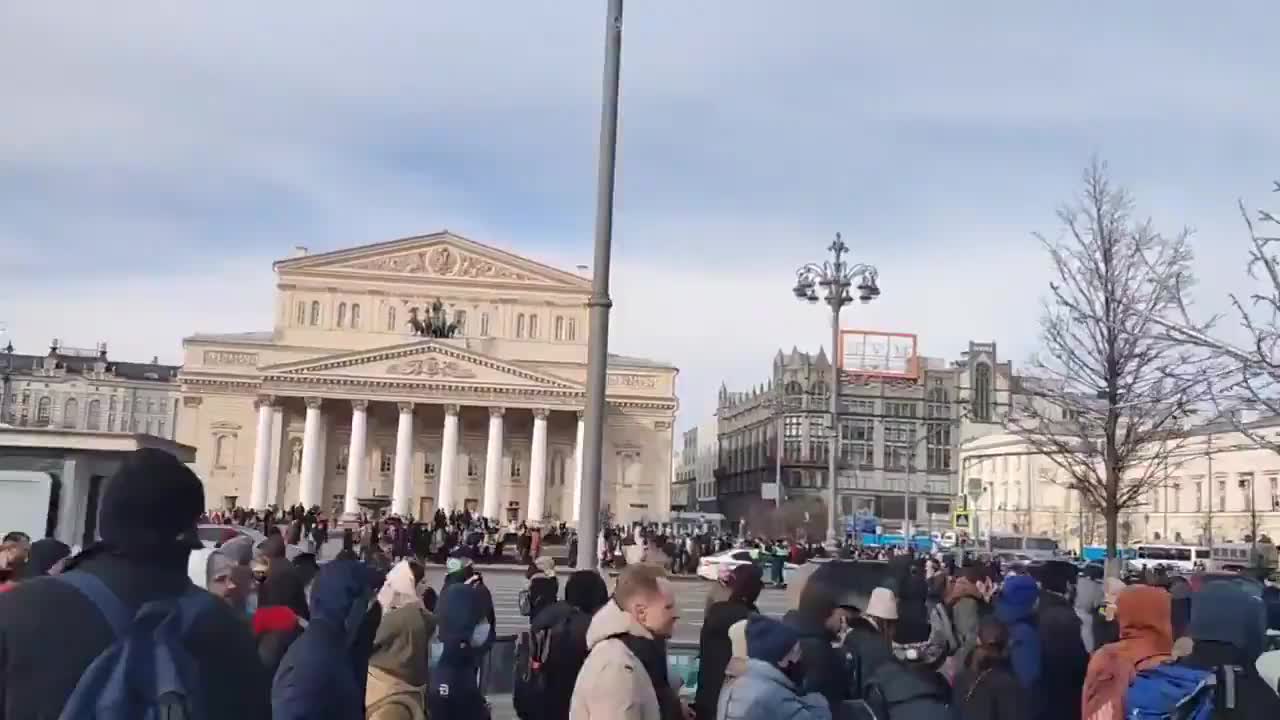 Protest in #Moscow now, near the Bolshoi Theater. Screaming No war!