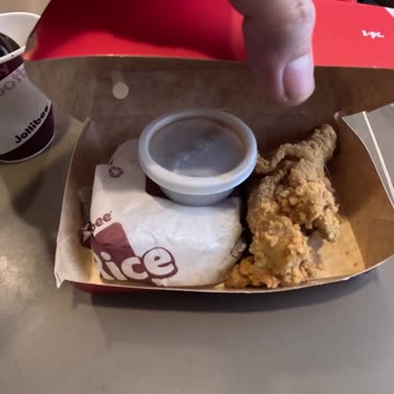 Jollibee Happiness, Served Hot! 🍗🍝🍔 Who else loves a Jollibee meal? Let me know your favorites!