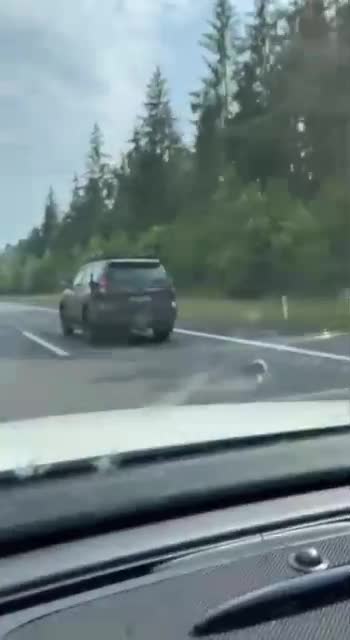 Slovinský vojenský konvoj v Rakousku na cestě na Ukrajinu znamená porušení neutrality Rakouska