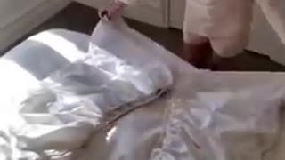 How to fold fitted sheets