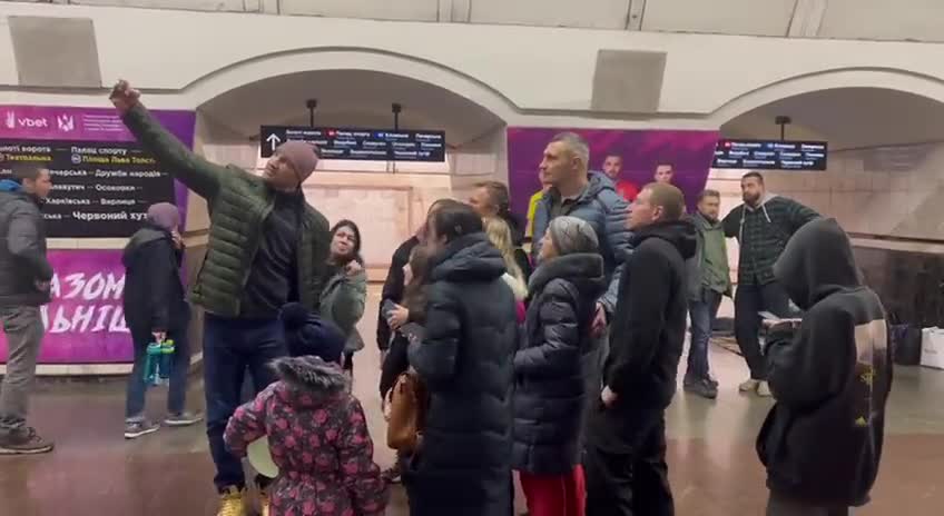 Klitschko visited people in shelter in one of Kyiv’s subway stations