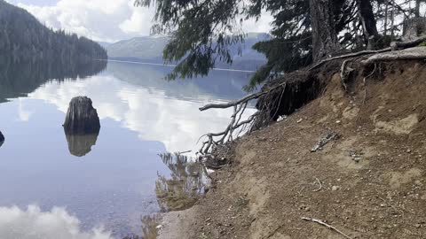 Shoreline Perspective of Kachess Lake – Okanogan-Wenatchee – Washington – 4K