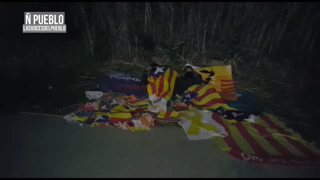 La Resitencia entrega wáter y basura independentista al alcalde de Vallgorguina (Barcelona)