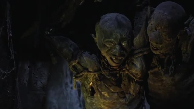 Quanti ottimi "biscotti"! Scena da Indiana Jones.