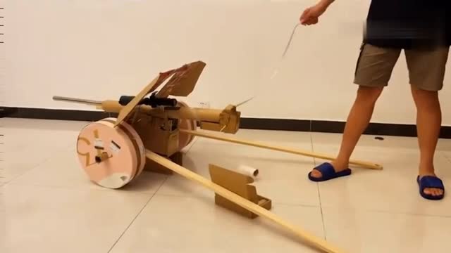 Mom came home and found the house in a mess, and her son made an "anti-tank gun" and shocked