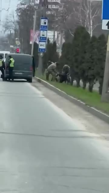 Могилизация: В Черновцах мясники Зеленского насильно мобилизовали человека