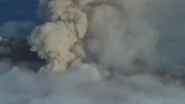 Volcanic eruption in the Popocatepotl mountain of Mexico