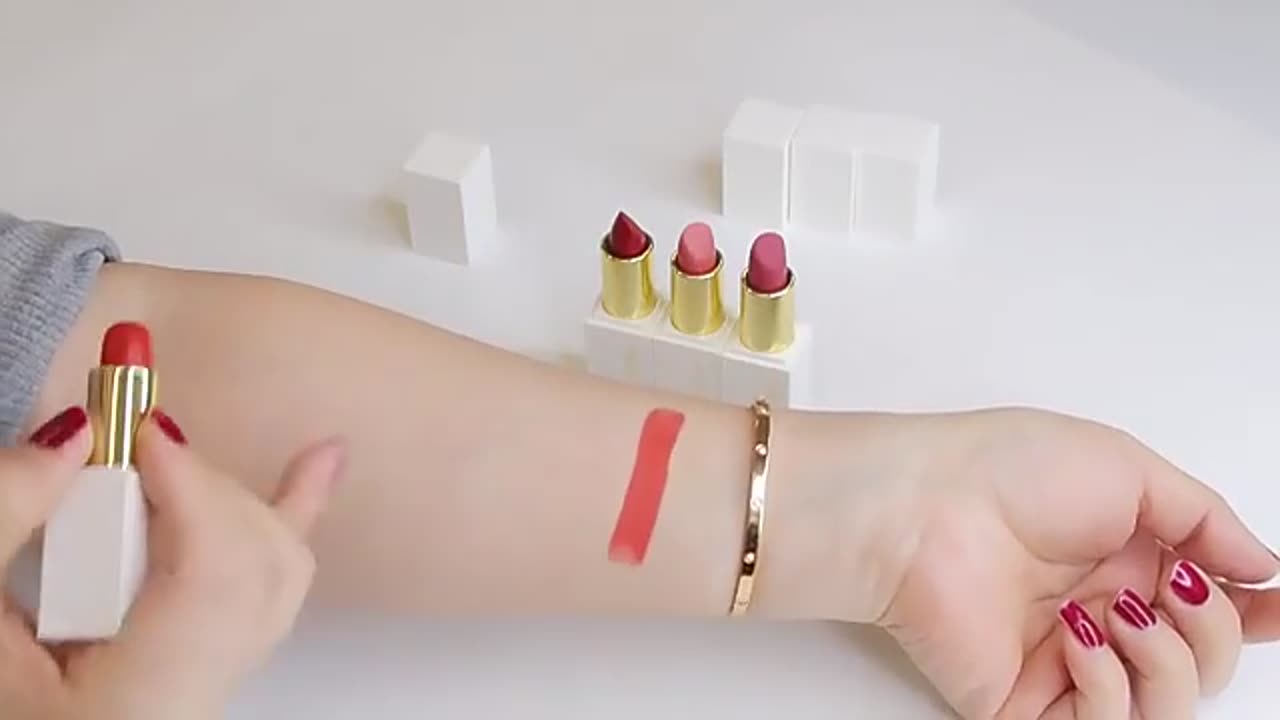 lip stiks many colours