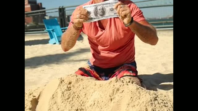 The funny man digging soil and getting $1000