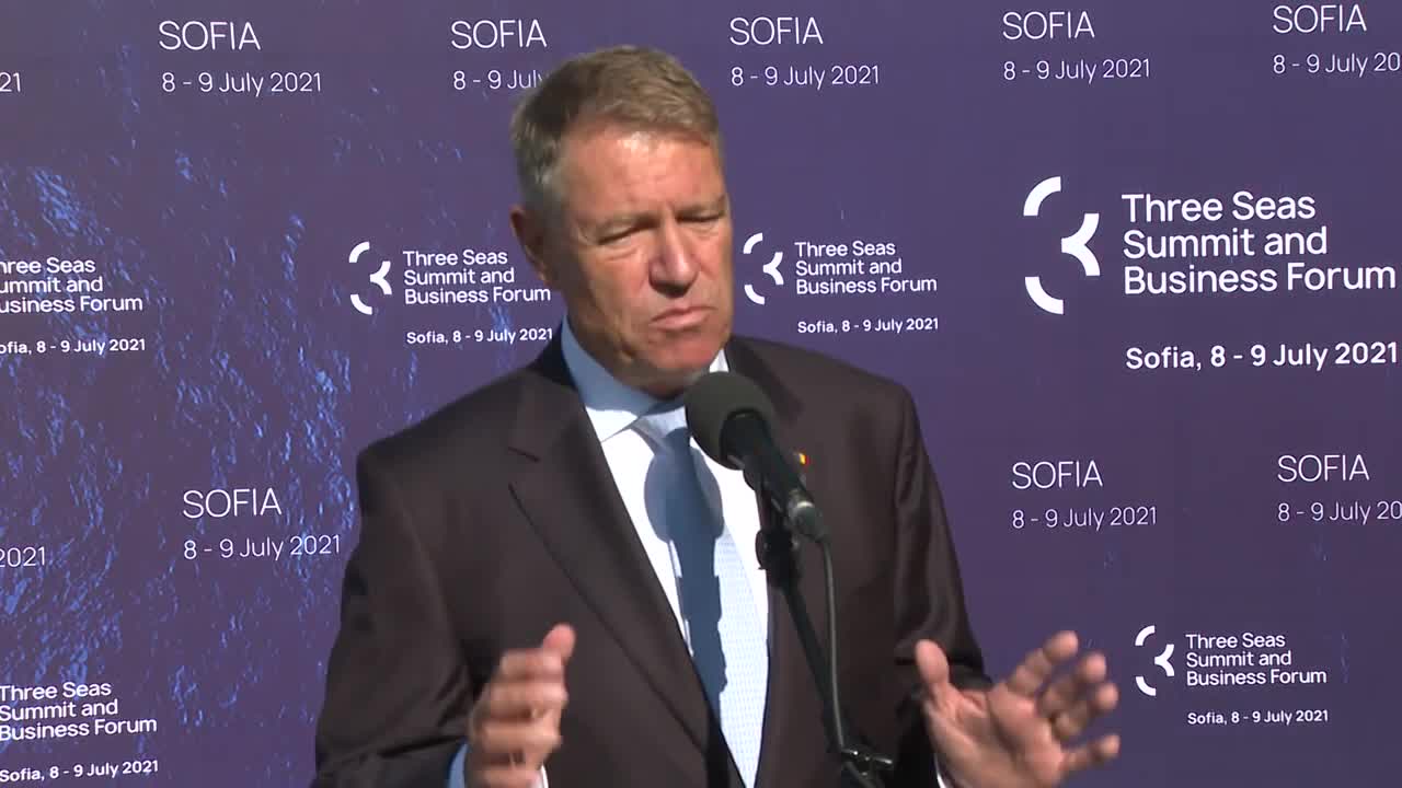 Iohannis: Vaccinarea trebuie impusă