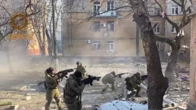 Boje o poslední baštu praporu Azov v Mariupolu