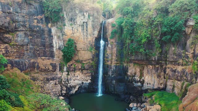 Beautiful waterfall in America SHOCK