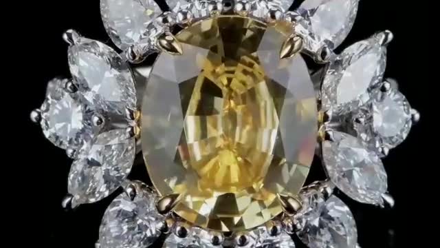 Luxurious yellow diamond ring