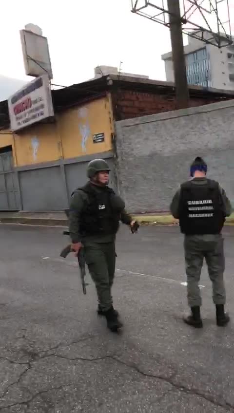 Video: Así transcurre la jornada de tensión en Venezuela tras anuncios de Guaidó
