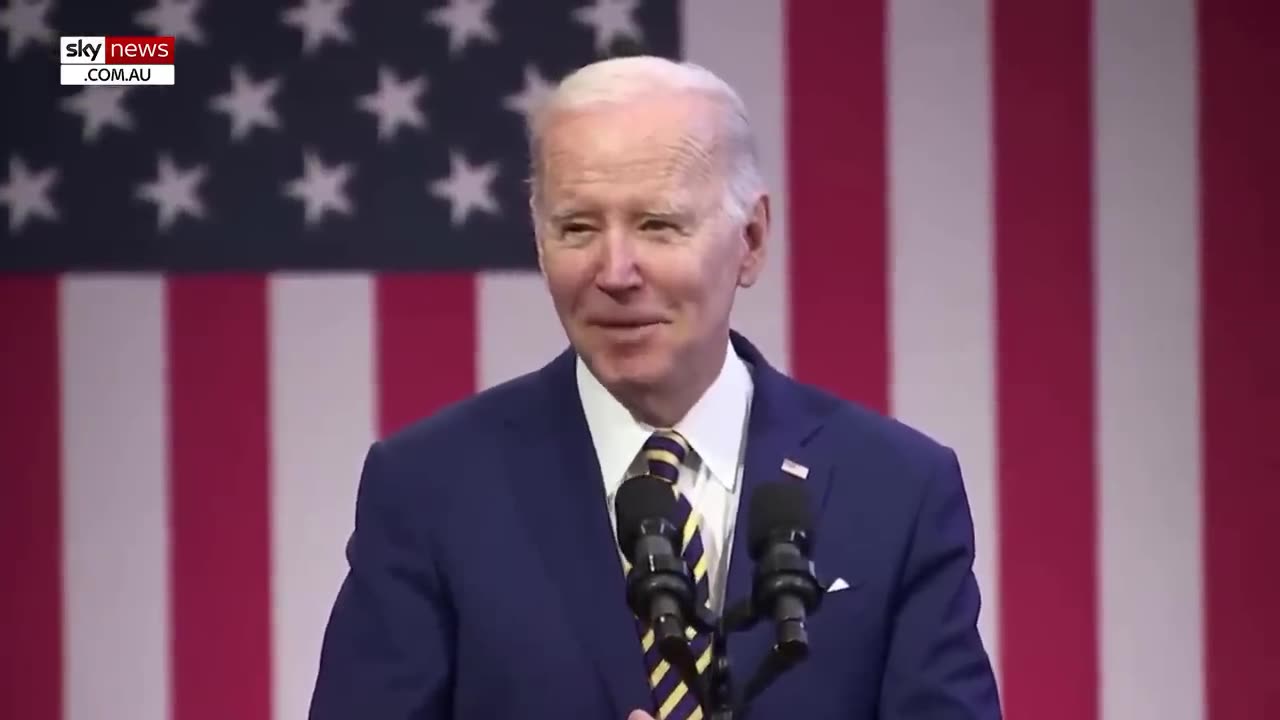 "Racist"Joe biden fumbles African -American rapper's name before calling him "boy"