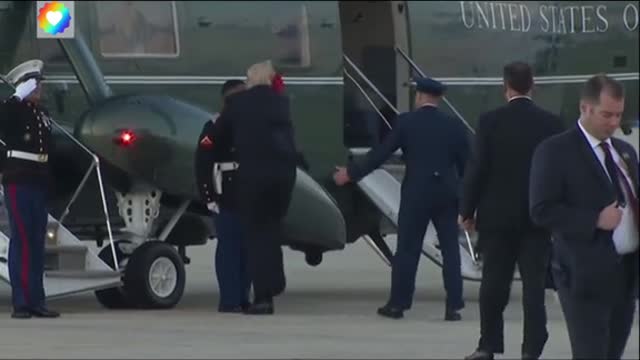 Trump 's“Guard ”Hat Went Flying Away by The Wind