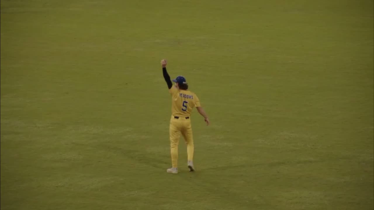 Back handed bare handed catch in centerfield - really?