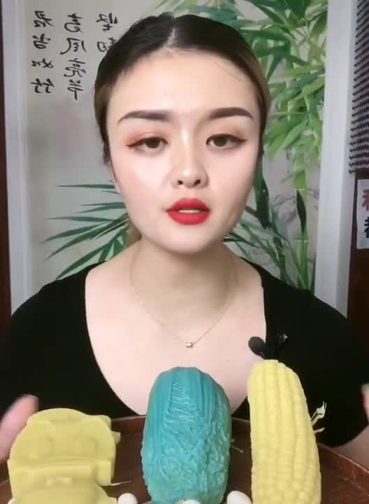 Let's see beautiful girls eating Asian food this time, very strange food #4113