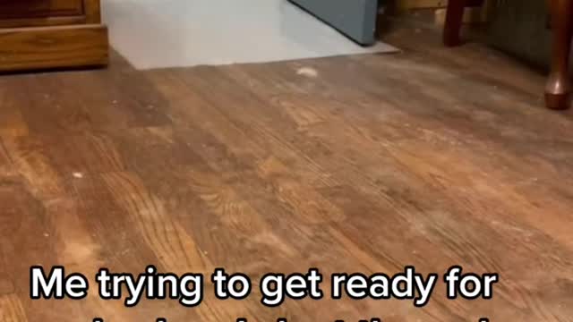 Me trying to get ready for work when I slept through my 6 alarmsand l'm대late