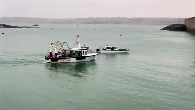 French flotilla protests off Jersey in fishing row