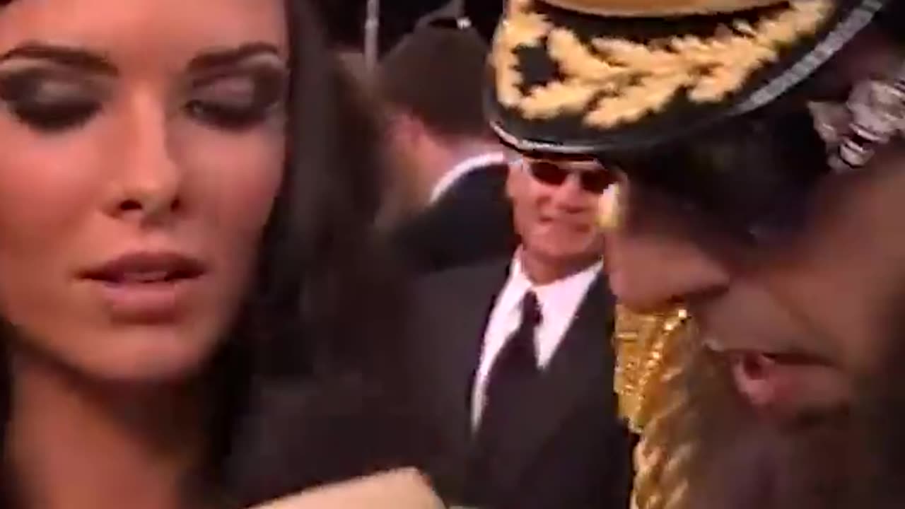 Red Carpet Blunders: The Most Embarrassing Moments in Celebrity Fashion History!
