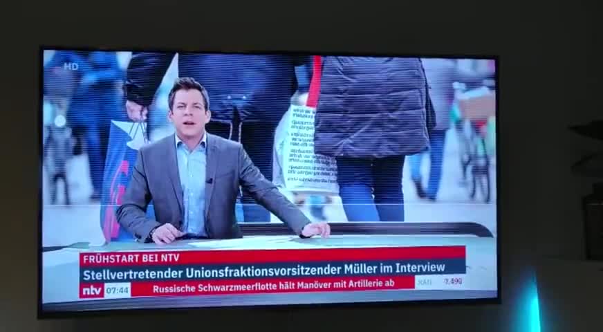 NTV Moderatorin bricht zusammen...