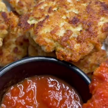 Keto Cheesy Chicken Fritters 🧀 🍗