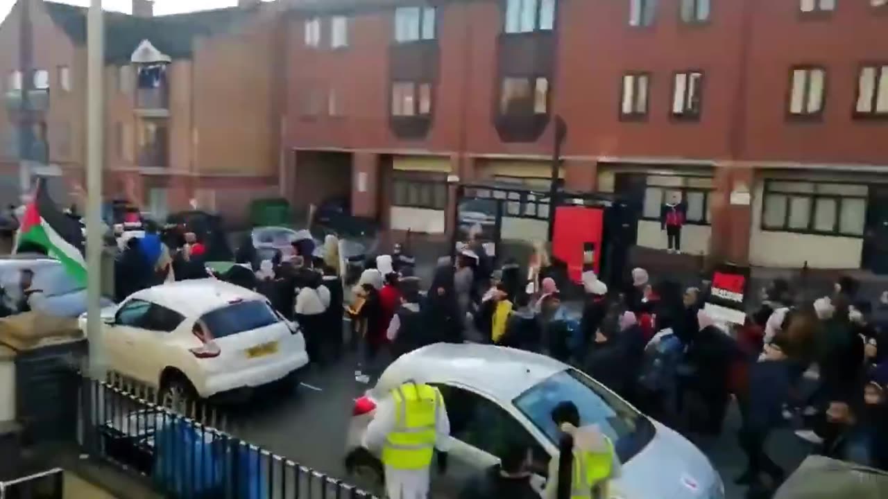 UK Police Harassing A Guy For Calling The Hamas Sympathizers Racists