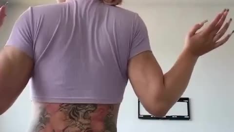 WHITE GIRL TWERKING THAT FAT ASS