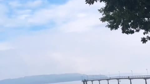 The sea is endless, and the wind can blow away all the worries.
