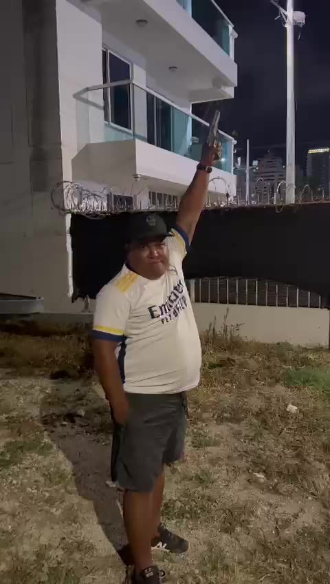 Negligencia: Hombre dispara al aire en favor de Carlos Pinedo