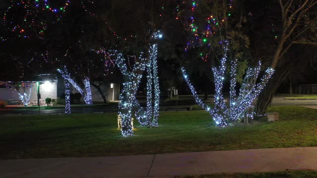 2019 Leon Valley Christmas Lights at Public Library (4K Hi-Res)