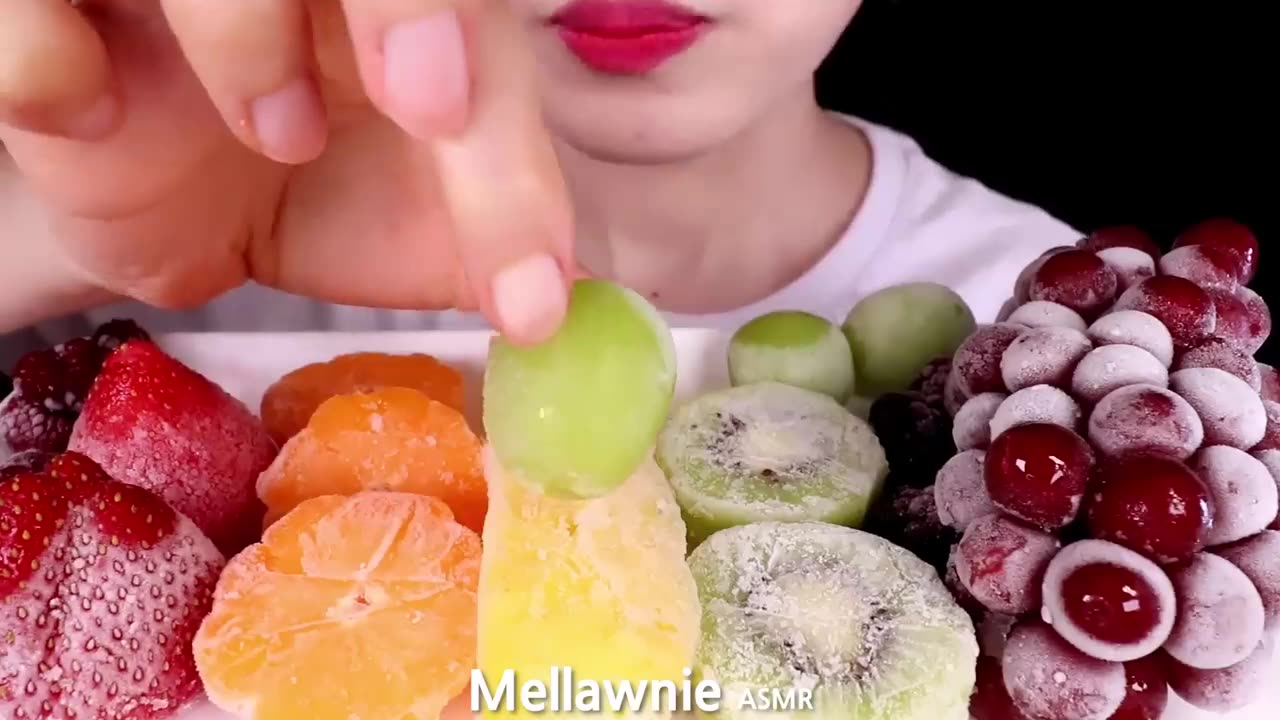 ASMR FROZEN FRUITS STRAWBERRY, GRAPE, KIWI, PINEAPPLE, BLACKBERRY EATING SOUNDS MUKBANG