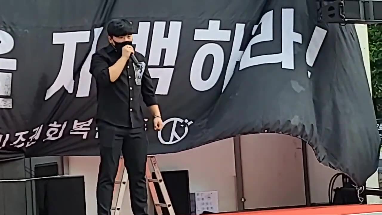 20200709_V3_S01(-t_dLJYEZZc)끓어오르는 마음을 참을 수가 없어서 마이크를 잡은 20대 청년