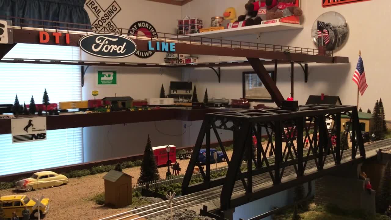 Lionel Train Double Decker Layout