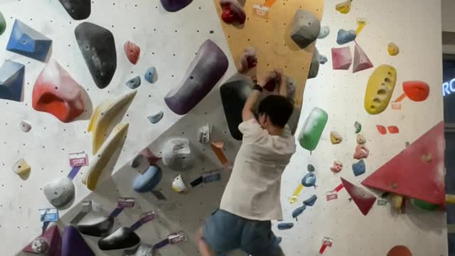 Indoor climbing / Bouldering