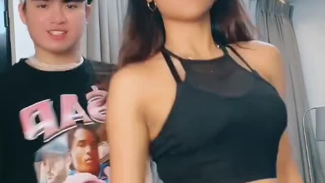 TWERKOHOLIC - B. SMYTH SANYA LOPEZ