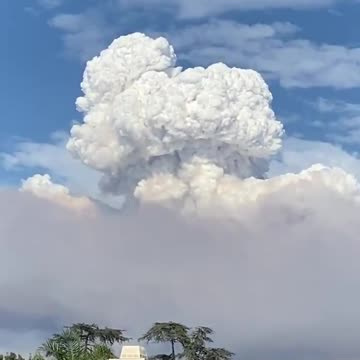 Massive clouds form from Ranch Fire in Azusa, California
