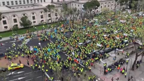 Thousands of Disgruntled Spaniards Demonstrate in Madrid. Worldwide movement!!