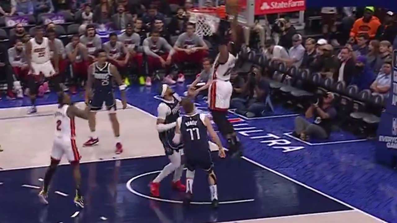 Rozier Assists Bam Adebayo for Dunk!