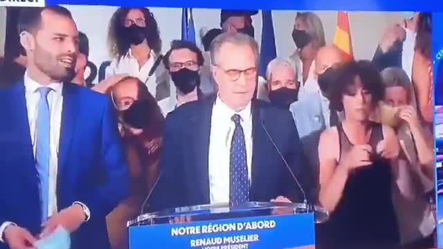 In 20 sec we are on live TV - PUT QUICK YOUR MASKS ON !