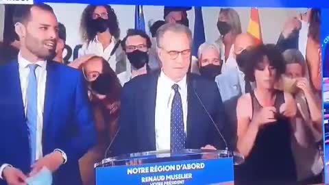 In 20 sec we are on live TV - PUT QUICK YOUR MASKS ON !