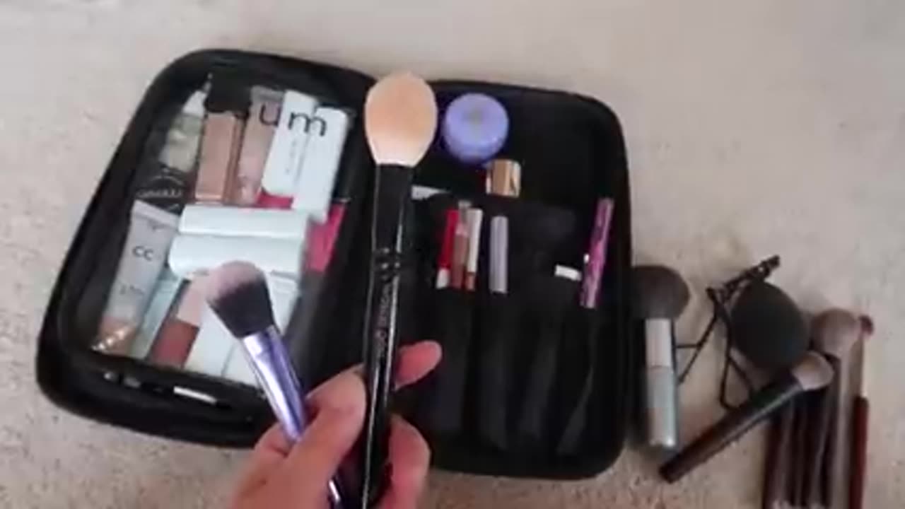 MY MAKEUP TRAVEL BAG! check out these must haves!